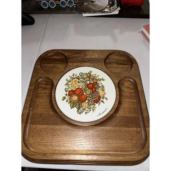 VINTAGE WOODEN CHEESE AND CRACKER SERVING PLATTER